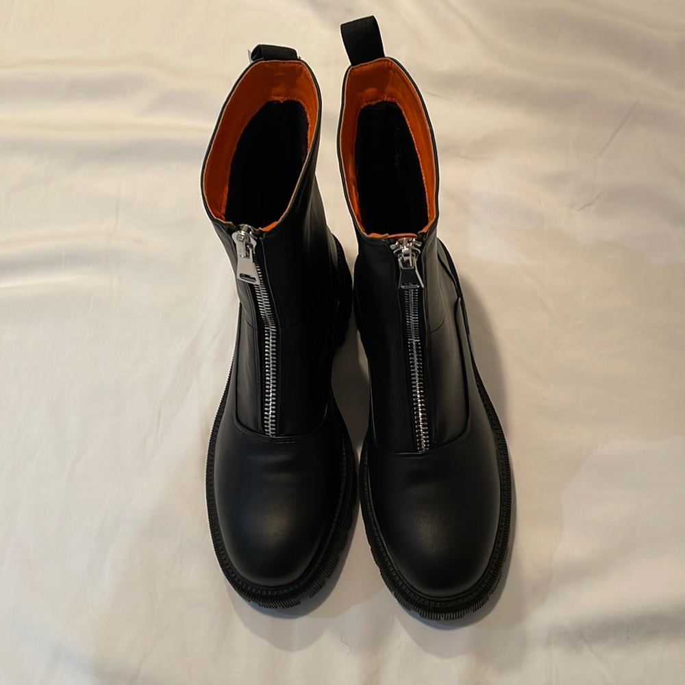 NEW French Connection Black Lug Sole Julie Front Zipper Chunky Boots in size 9.